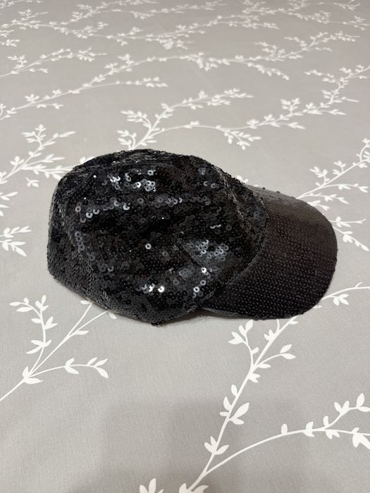 Кепка Zara с пайетками
