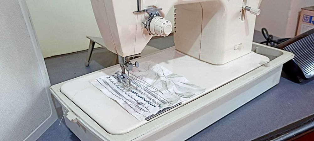 Masina de cusut Singer cu piese metalice