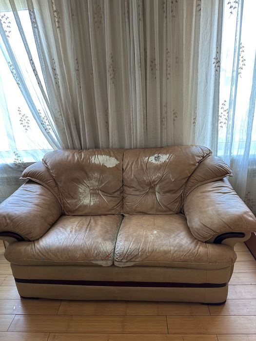 Отдам диван и два кресла