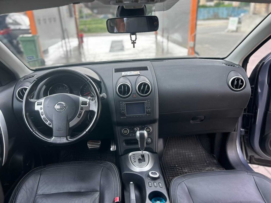 Автомобил Nissan Qashqai  5+2