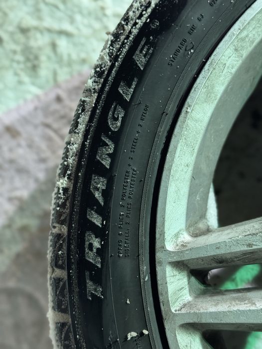 Продам Диск с шинами Triangle зимние R19