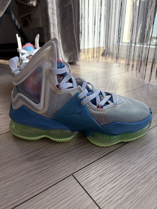 Nike LeBron 19 Tropical