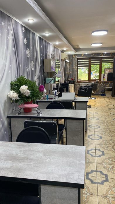 Сдам место в аренду для мастера маникюра 50000 тысяч за месяц.