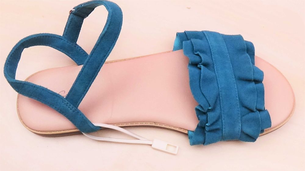 Sandale piele intoarsa zara 140 lei