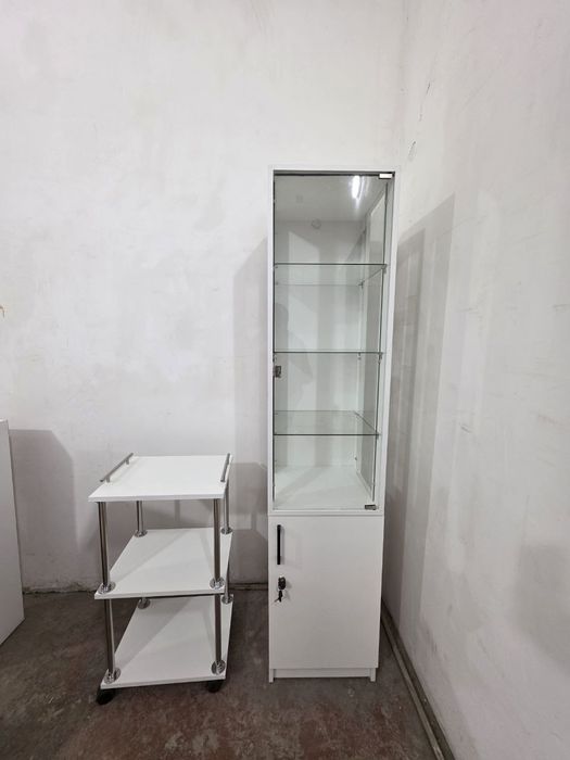 Пенал шкаф витрина для косметолога , салона красоты , медицины