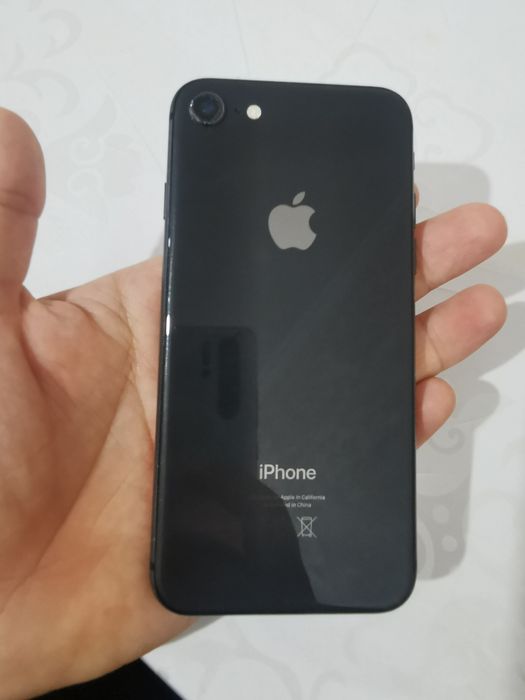 Айфон 8 продам всё хорошо работает