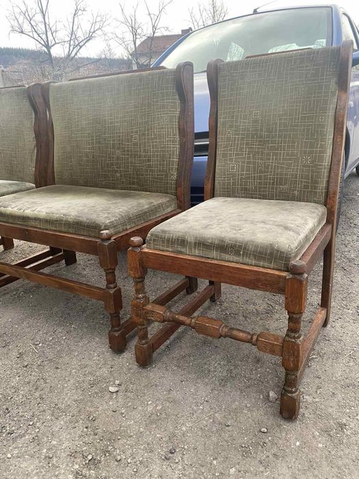 Два интерсни стола и една мялко диванче