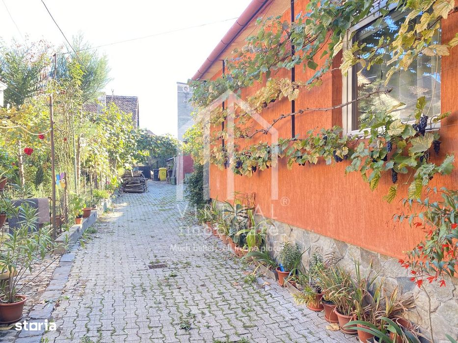 Casa de vanzare in Sibiu cu 2 apartamente  si gradina de 147