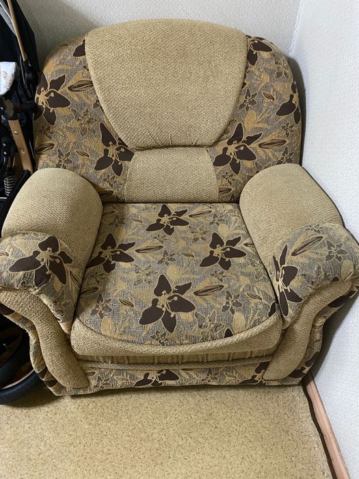 Продам диван тройка срочно Самовывоз.