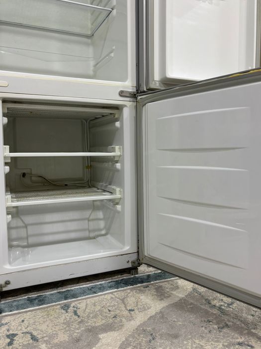 Продам Холодильник LG