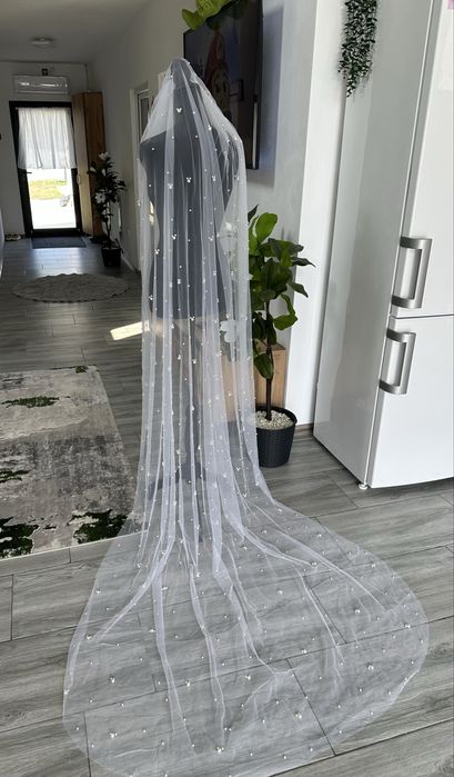 Voal cu perle diferite marimi