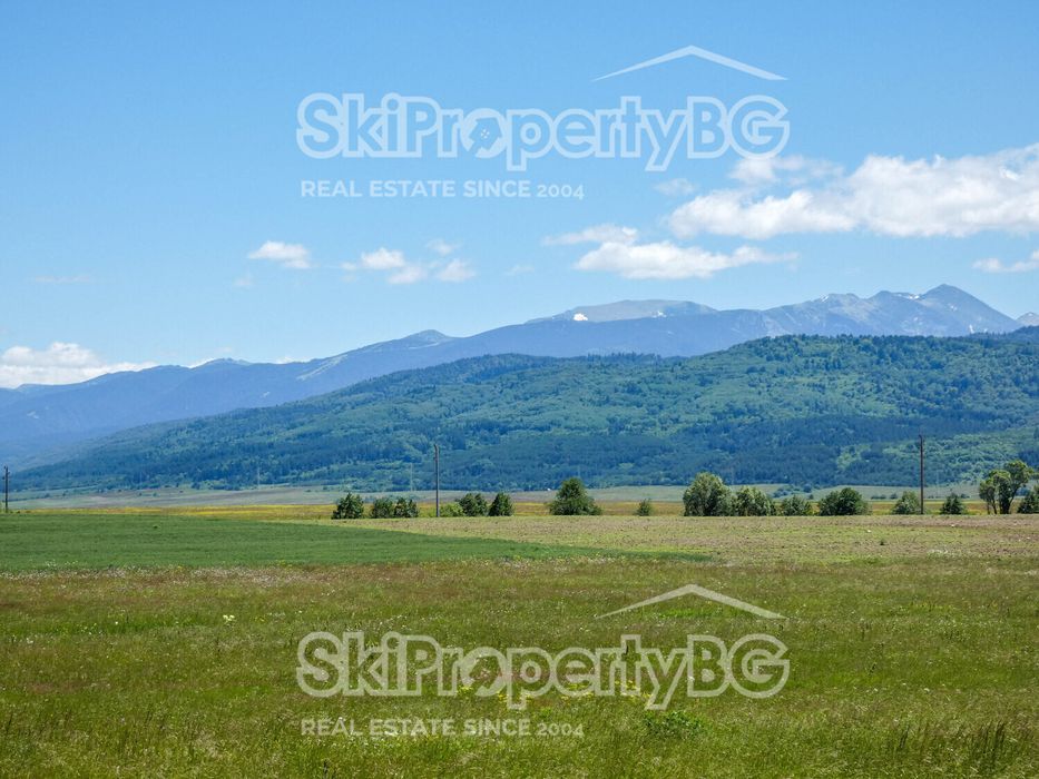 Голям парцел в Белчински Бани!