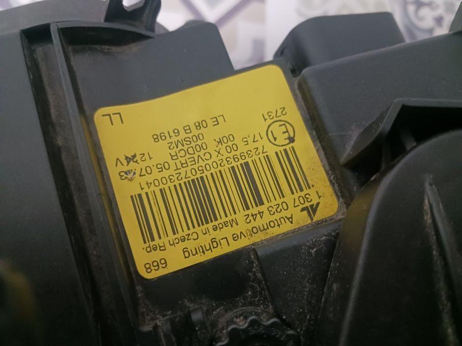 Far dreapta bmw e92 e93 lci bixenon adaptiv Europa