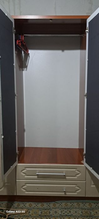 Мебель и столь с стулями