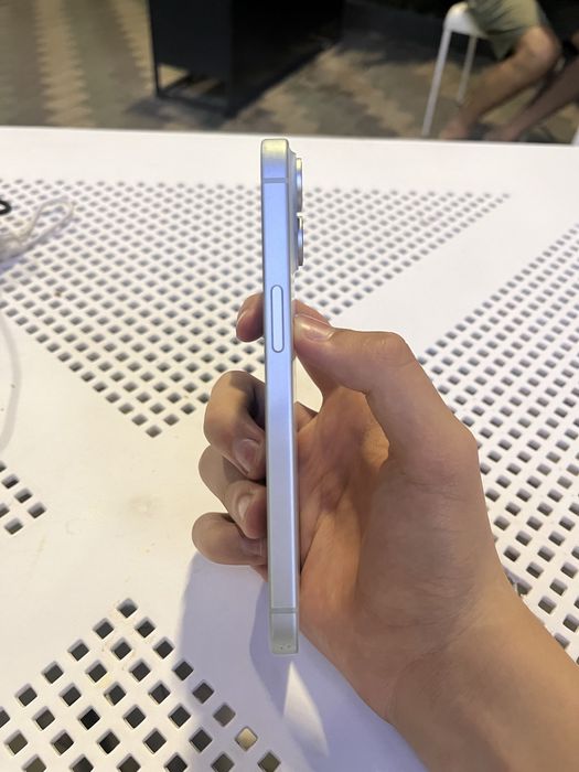 Продам Iphone 15 256gb