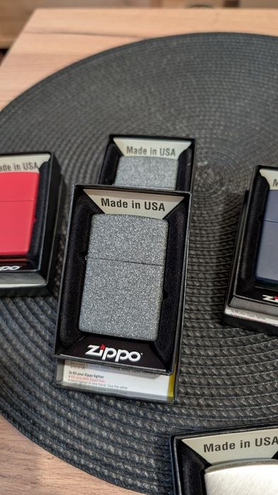 Vând brichete zippo