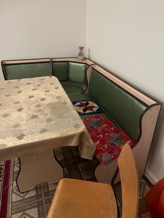 Стул со стульми угловой