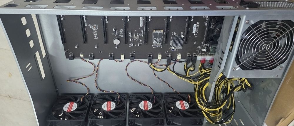 GPU Rig с 2x 2000W захранвания – подходящ за AI