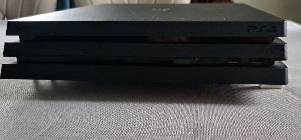 Продаётся Sony PlayStation 4 pro 1 Tb