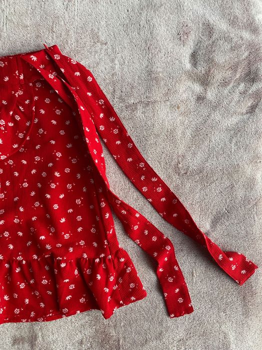 Червена пола с цип