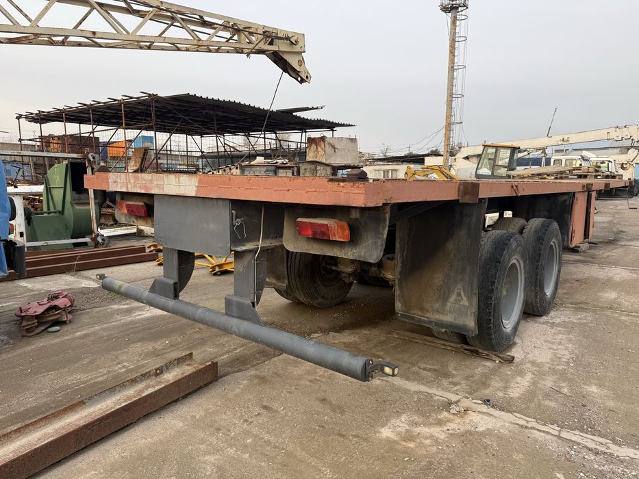 Контейнеровоз площадка полуприцеп сотилади