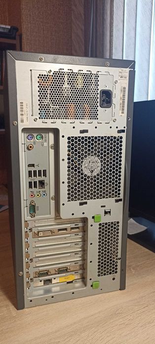 Продавам компютър / работна станция / сървър с Xeon W3550