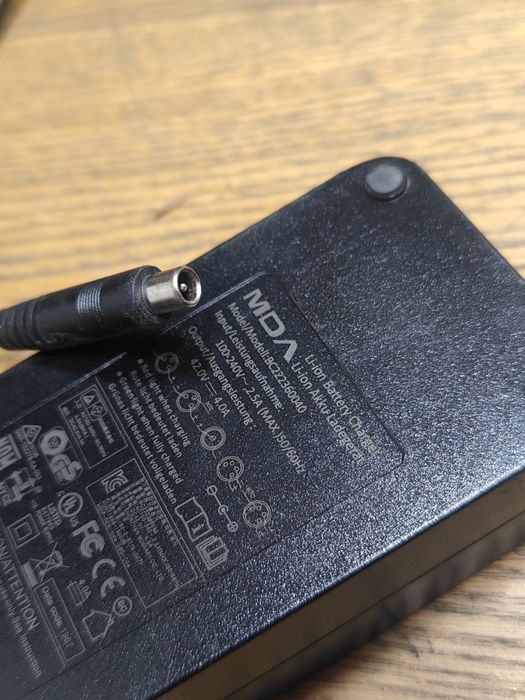 Vând încărcător fast când charger trotineta  mda compatibil xiaomi, ninebot