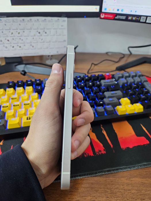 Iphone 12 белый в идеальном  состоянии