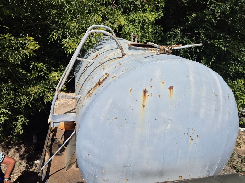 Продам бочку 10 кубов.