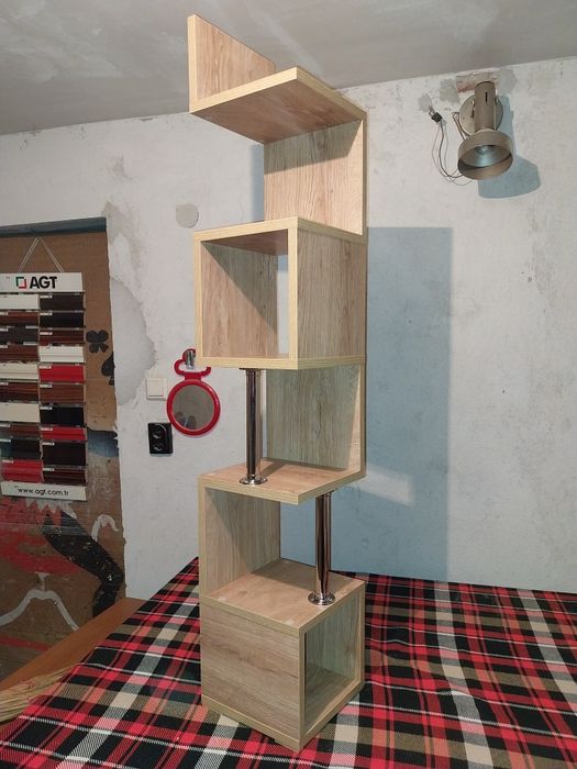 Нестандартни етажерки за ъгъл