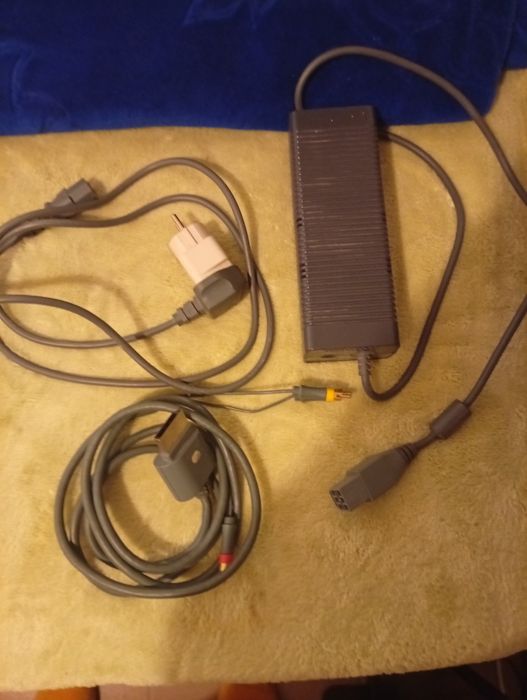 Vând Xbox 360 în stare foarte bună