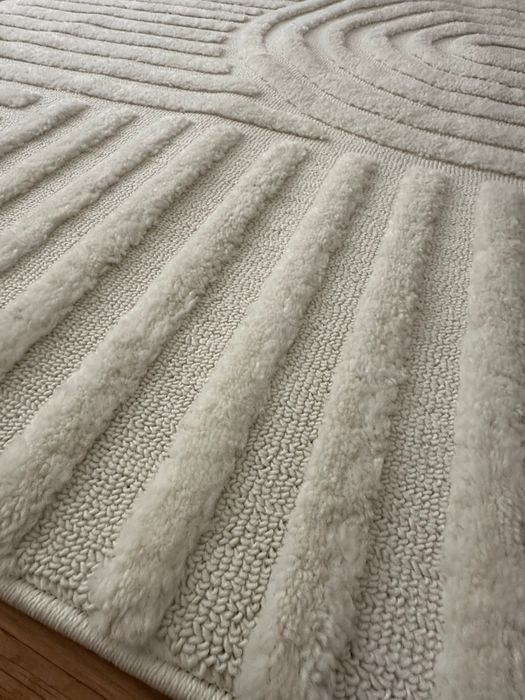 Страхотен нов Килим 180х250 см - цвят крем