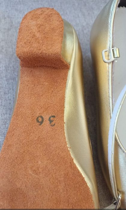 Танцевальные туфли для девочек.