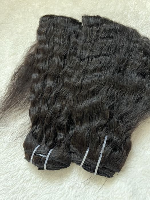 Детствена черна чуплива коса на щипки