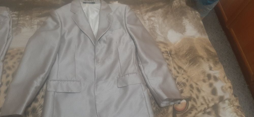 Продам костюм на выпускной вечер