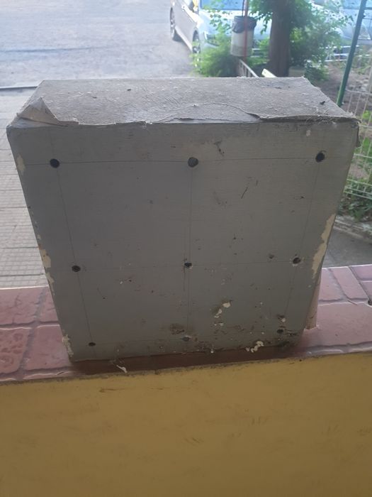 Метална каса за стена