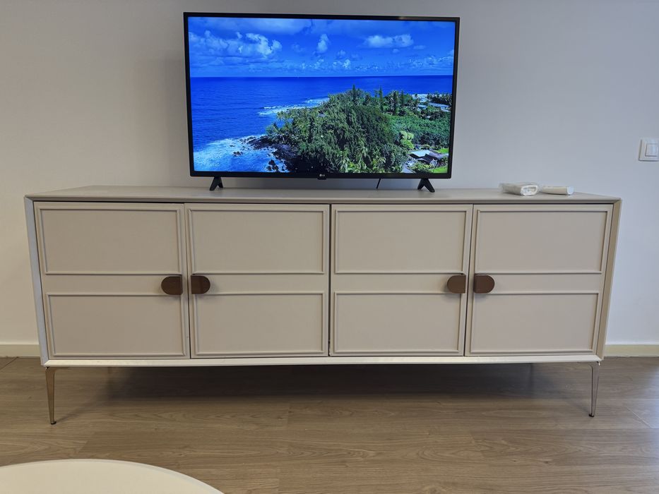 Vand comoda TV impecabila Casmir