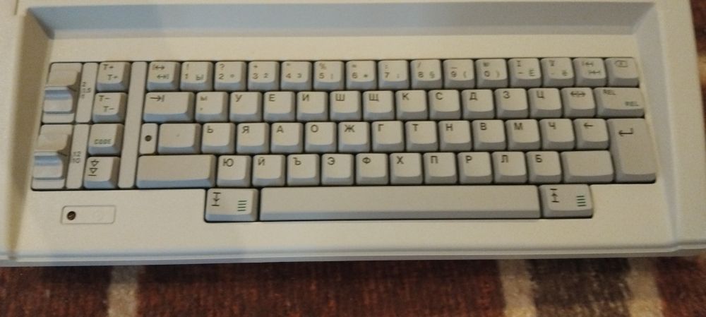 Пишеща машина почти нова . Много запазена.