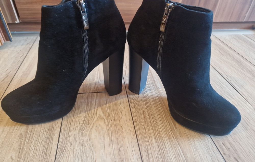 Сандали на Steve Madden,боти Gianni, 37,лилави обувки