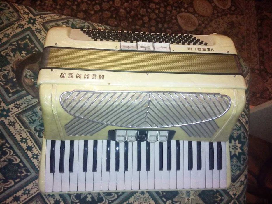Акордеон HOHNER Verdi III 120 bass