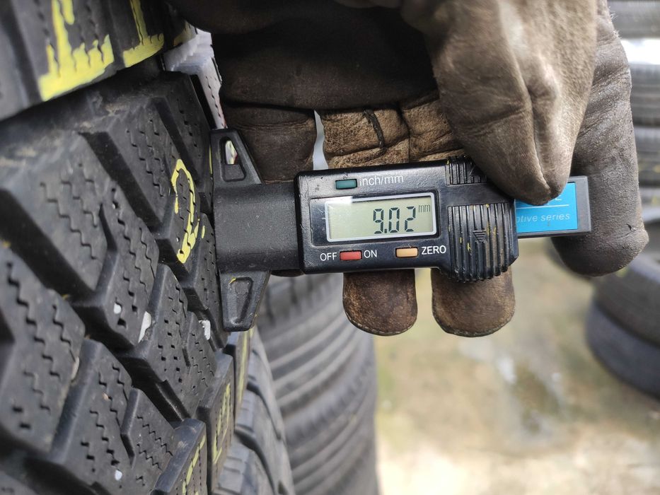 2бр Като нови зимни гуми за бус 215 65 16 С - Lassa - DOT 2023