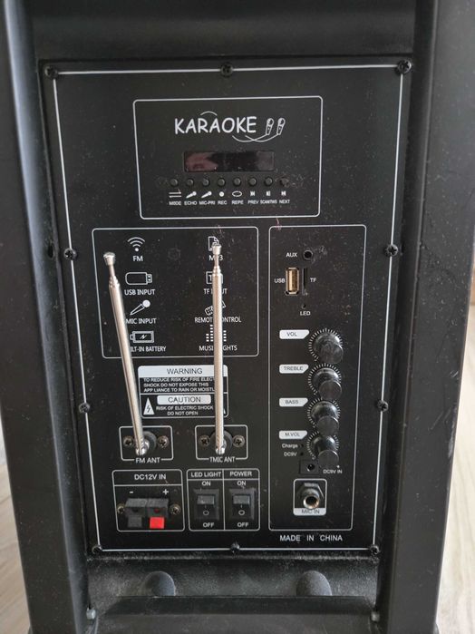 Караоке колона с 2 микрофона, Bluetooth, USB, FM, акумулаторна батерия