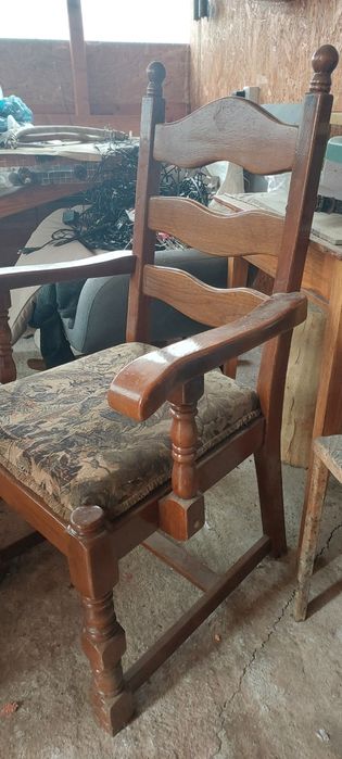 Vând scaune vintage din lemn masiv