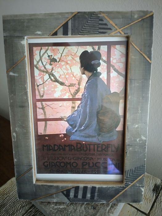 Красива метална рамка с принт от Япония