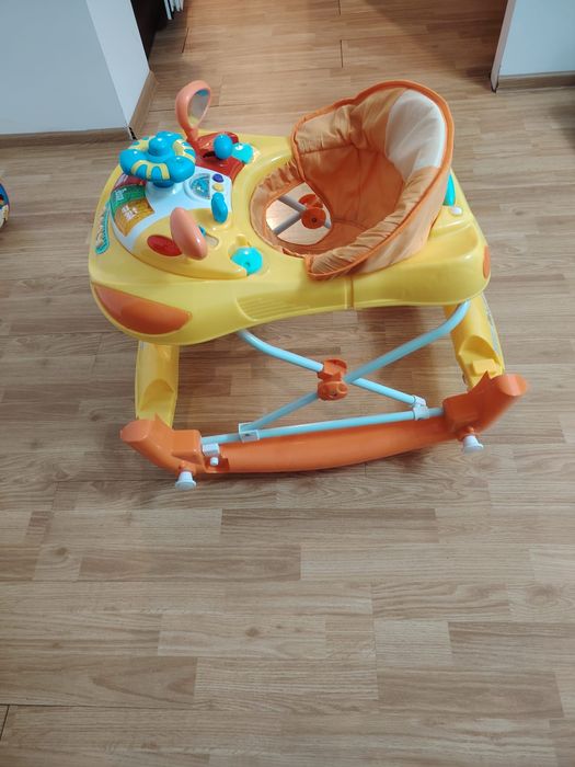 Premergator 2 in 1 Bertoni cu lumini si jucarii muzicale, Portocaliu, foarte putin utilizat