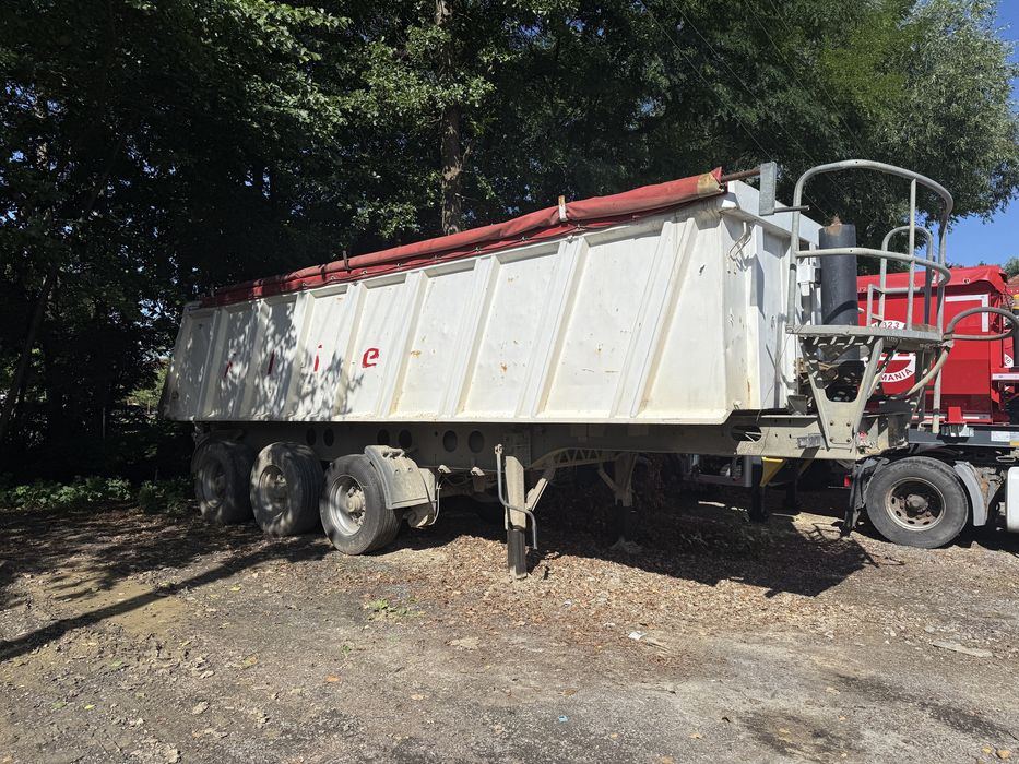 Semiremorci basculabile Carnehl si Fliegl