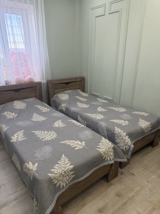 Продам 2 кровати с матрасами