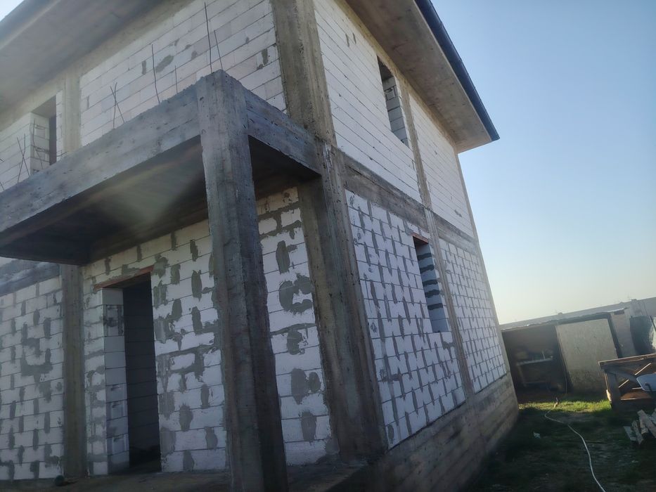 Construim case la rosu, cheie, amenajări interioare