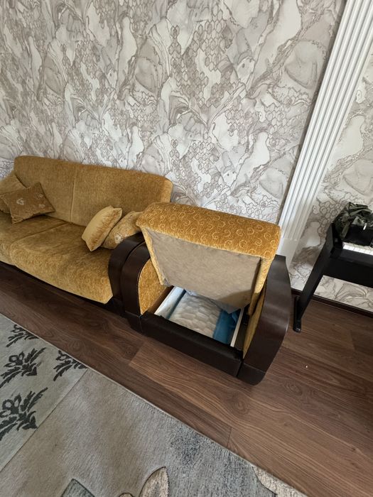 Продам диван и два кресла