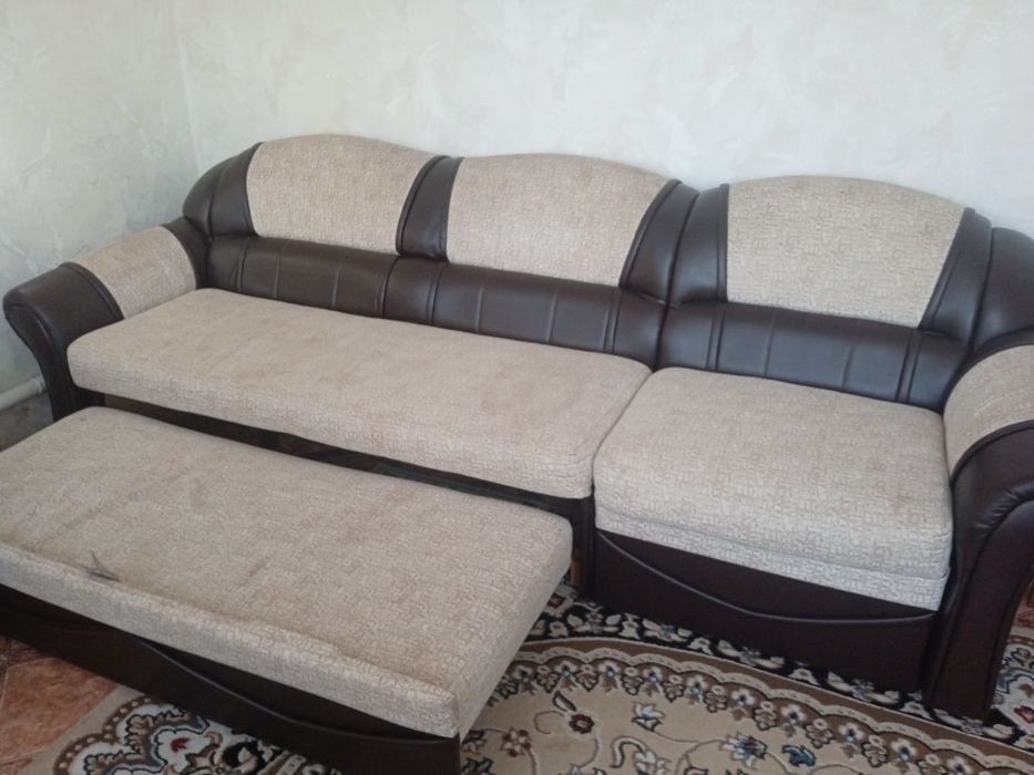 Продам диван состояние среднее